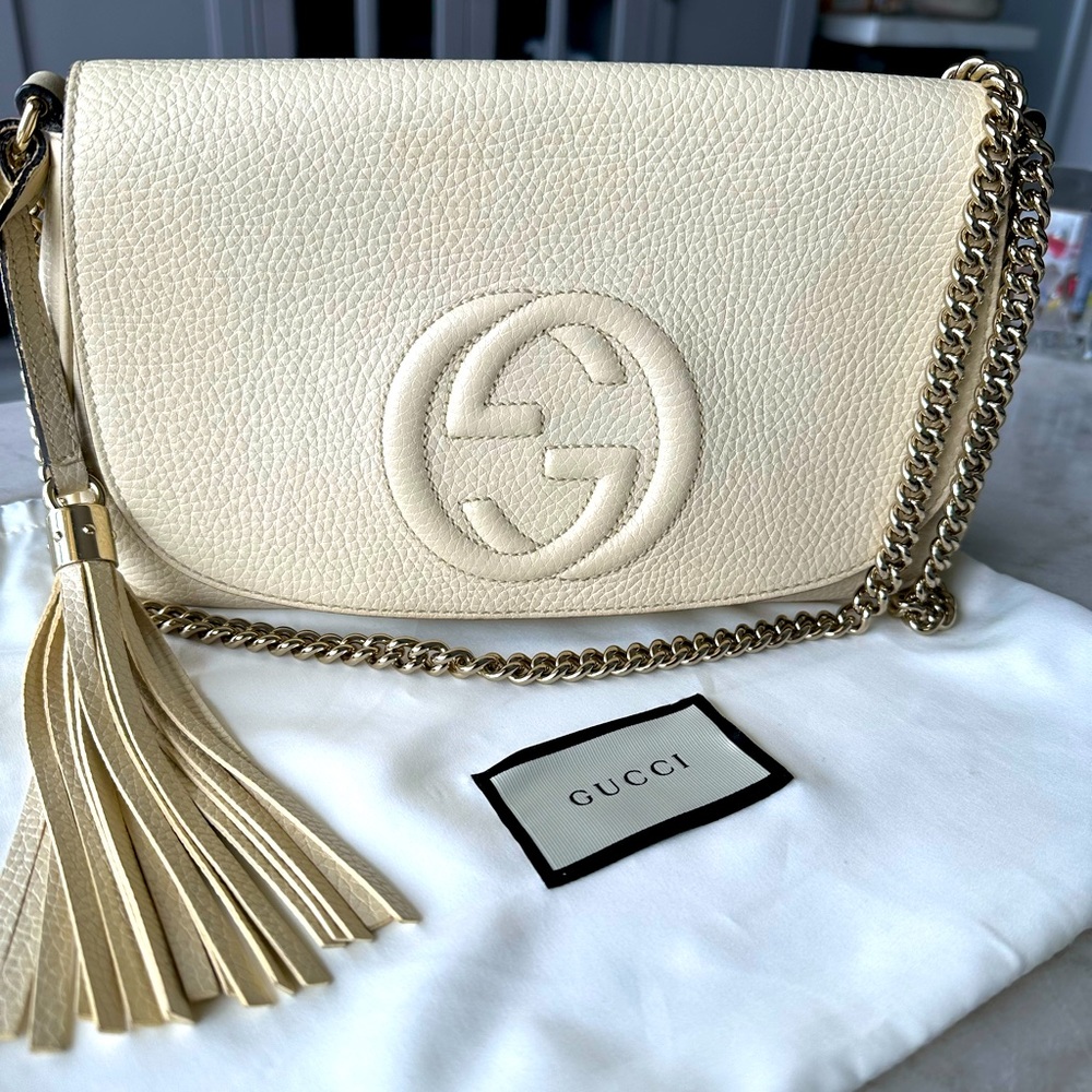 Stunning GUCCI 536224 Soho Leather Bag Crossbody With GG Logo.